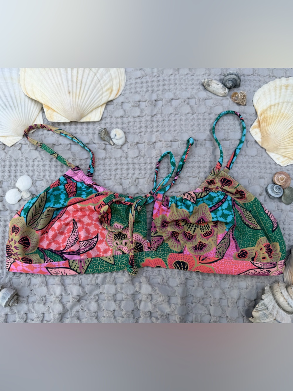 NWT Billabong Visions of Paradise COCO Green Multi Floral Bikini Top L